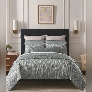 NWT King Comforter Mini Set